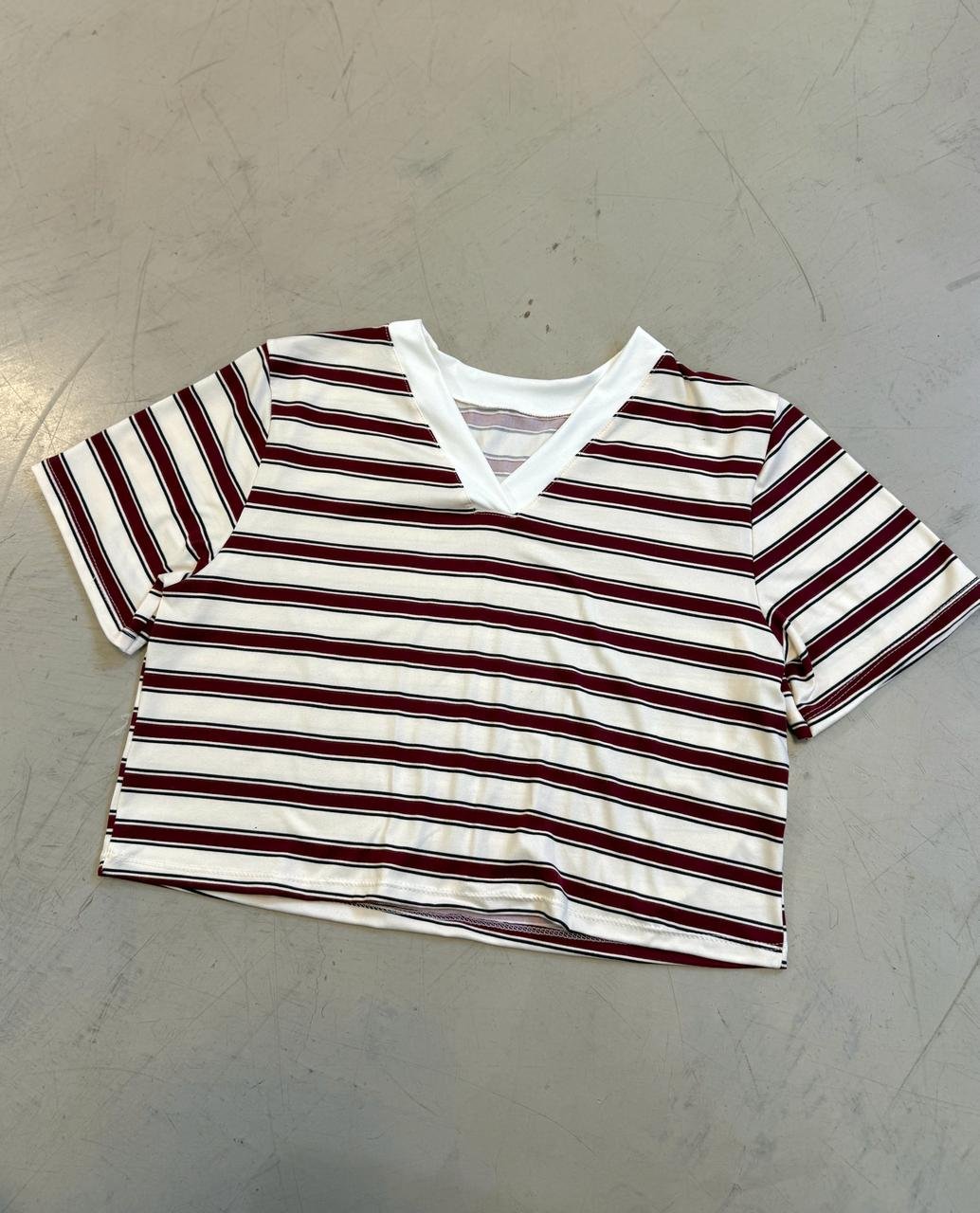 REMERA MODAL RAYADO EN V