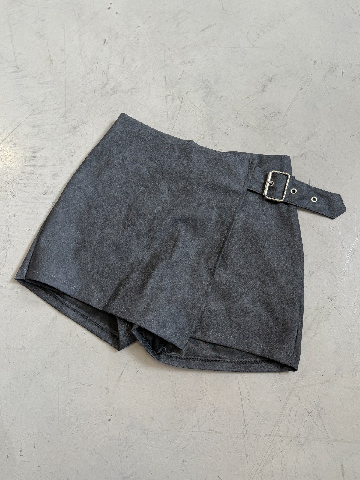 SHORT POLLERA CUERINA VINTAGE