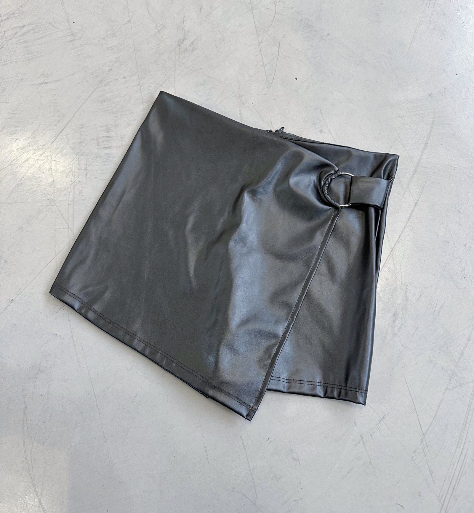 SHORT POLLERA CUERINA ARO