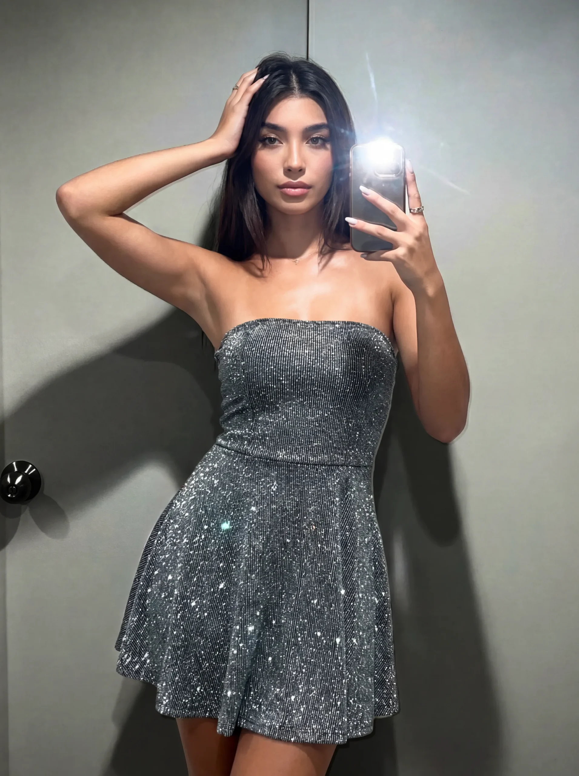 VESTIDO STRASS STRAPLESS ACAMPANADO