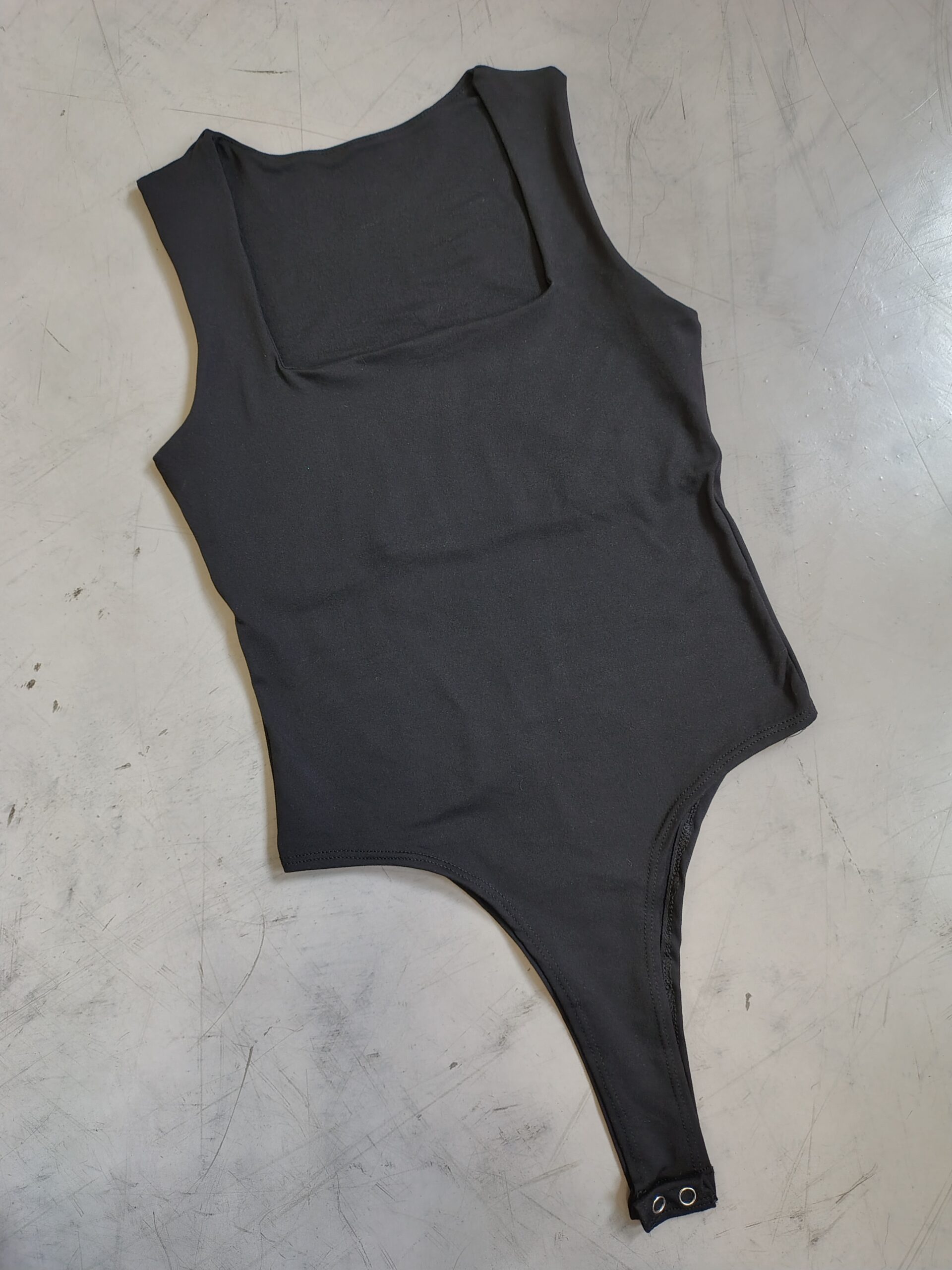 BODY MODAL BASICO ESCOTE CUADRADO