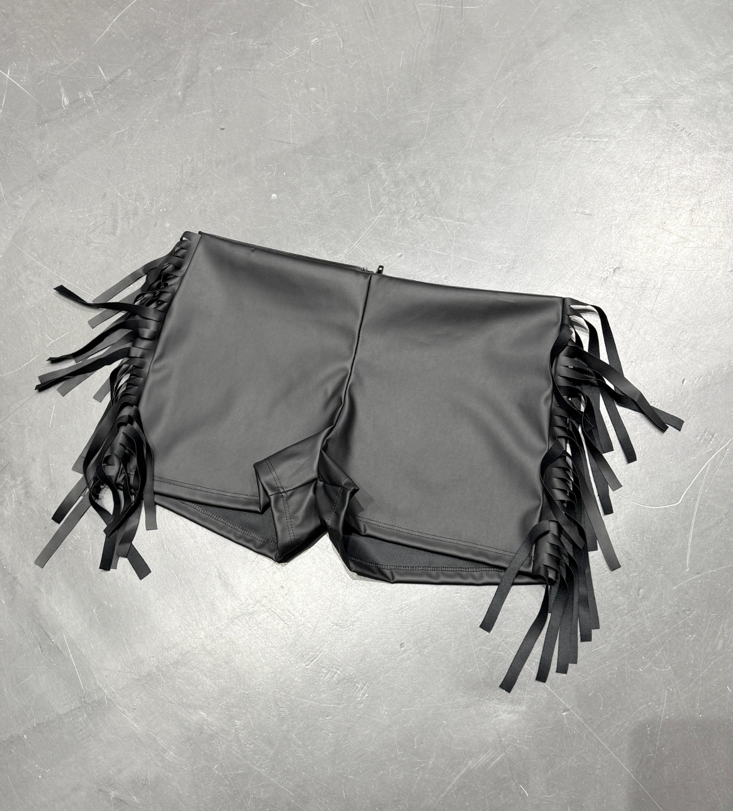 SHORT CUERINA FLECOS