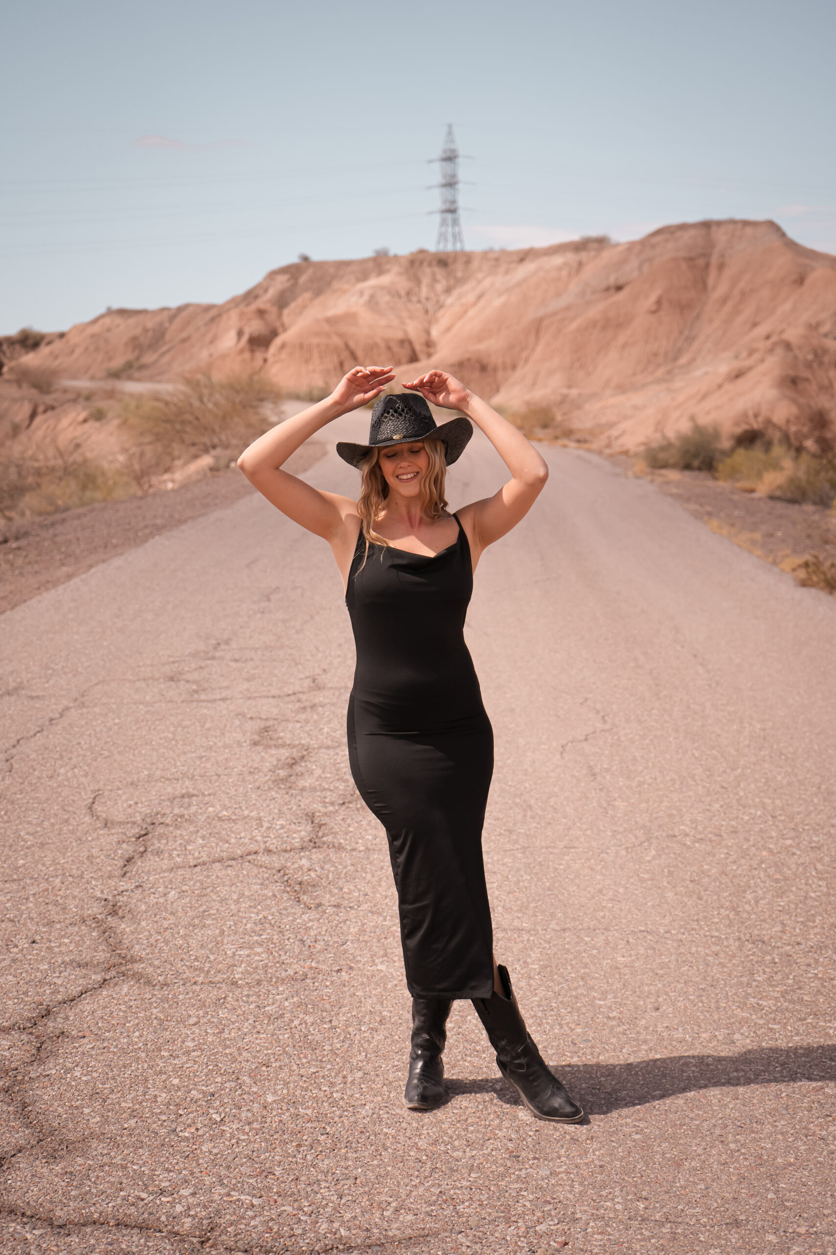 VESTIDO MICROFIBRA LARGO BUCHE Y TAJO ADELANTE