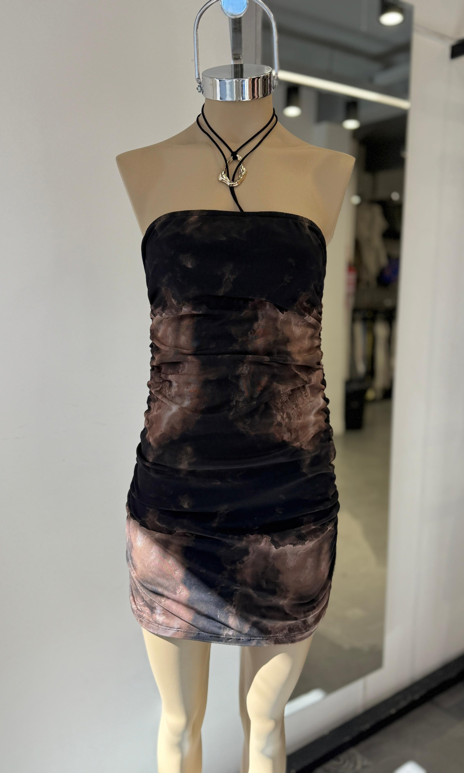VESTIDO TUL ESTAMPADO STRAPLESS ELASTICOS COSTADOS
