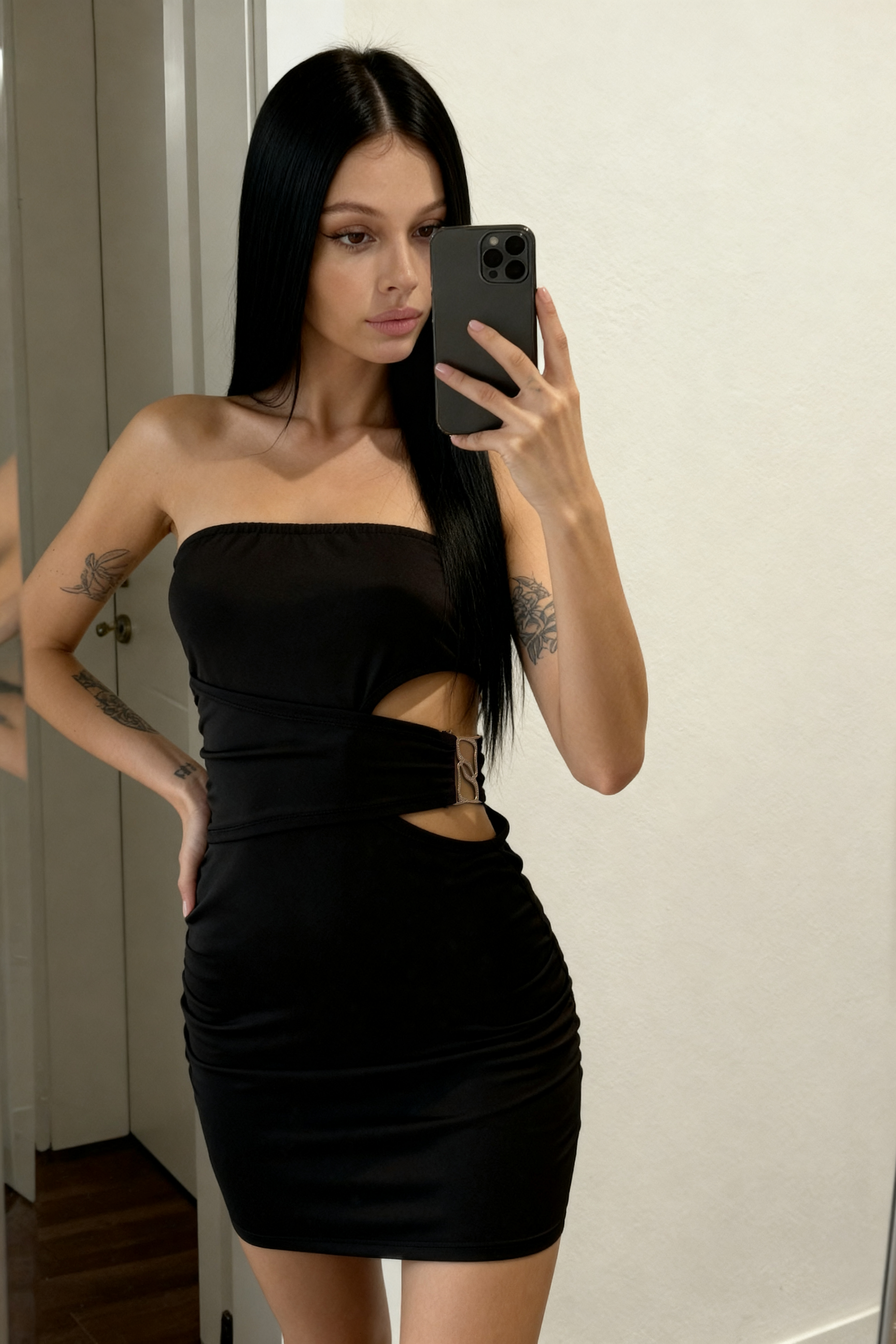 VESTIDO MICROFIBRA STRAPLESS HEBILLA COSTADO