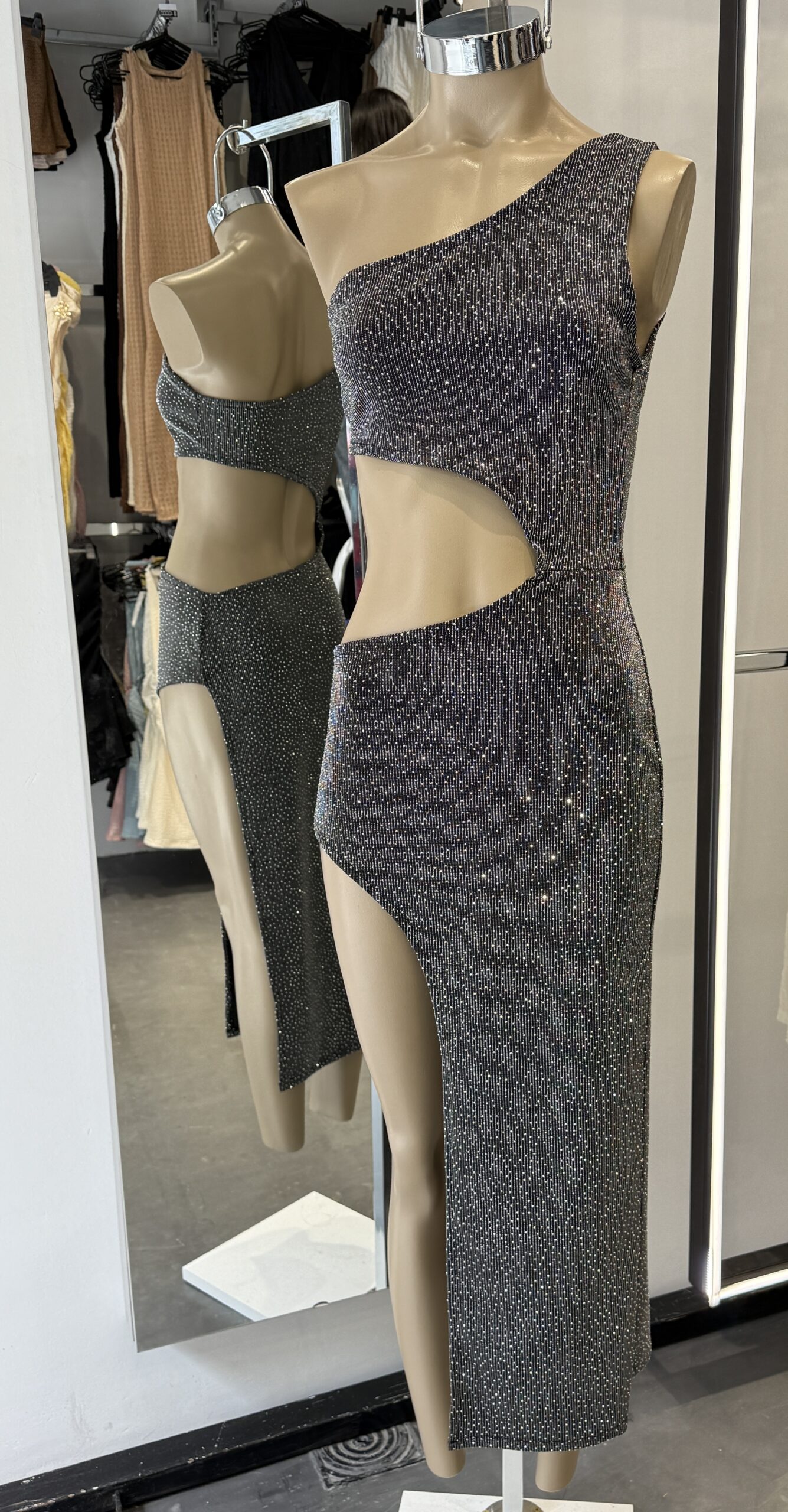 VESTIDO STRASS LARGO IRREGULAR ABERTURA