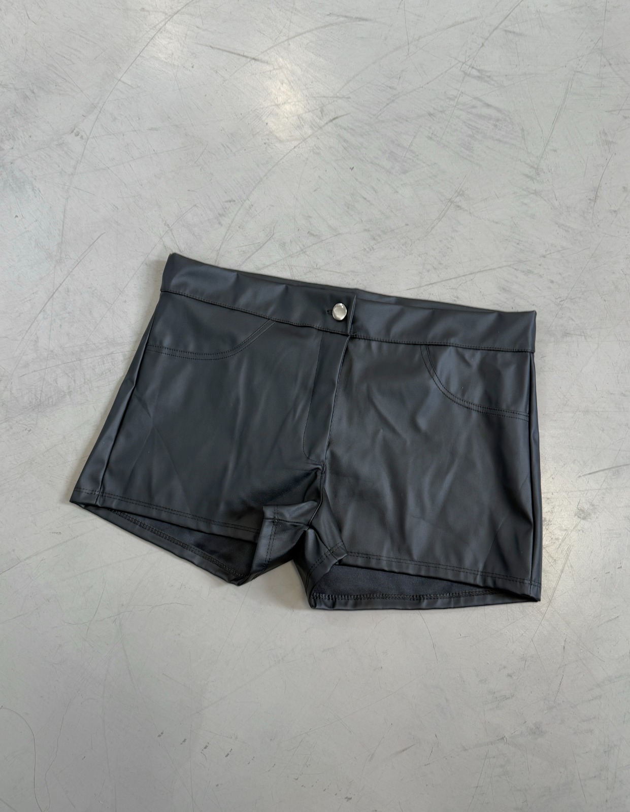 SHORT CUERINA FALSO BOLSILLO