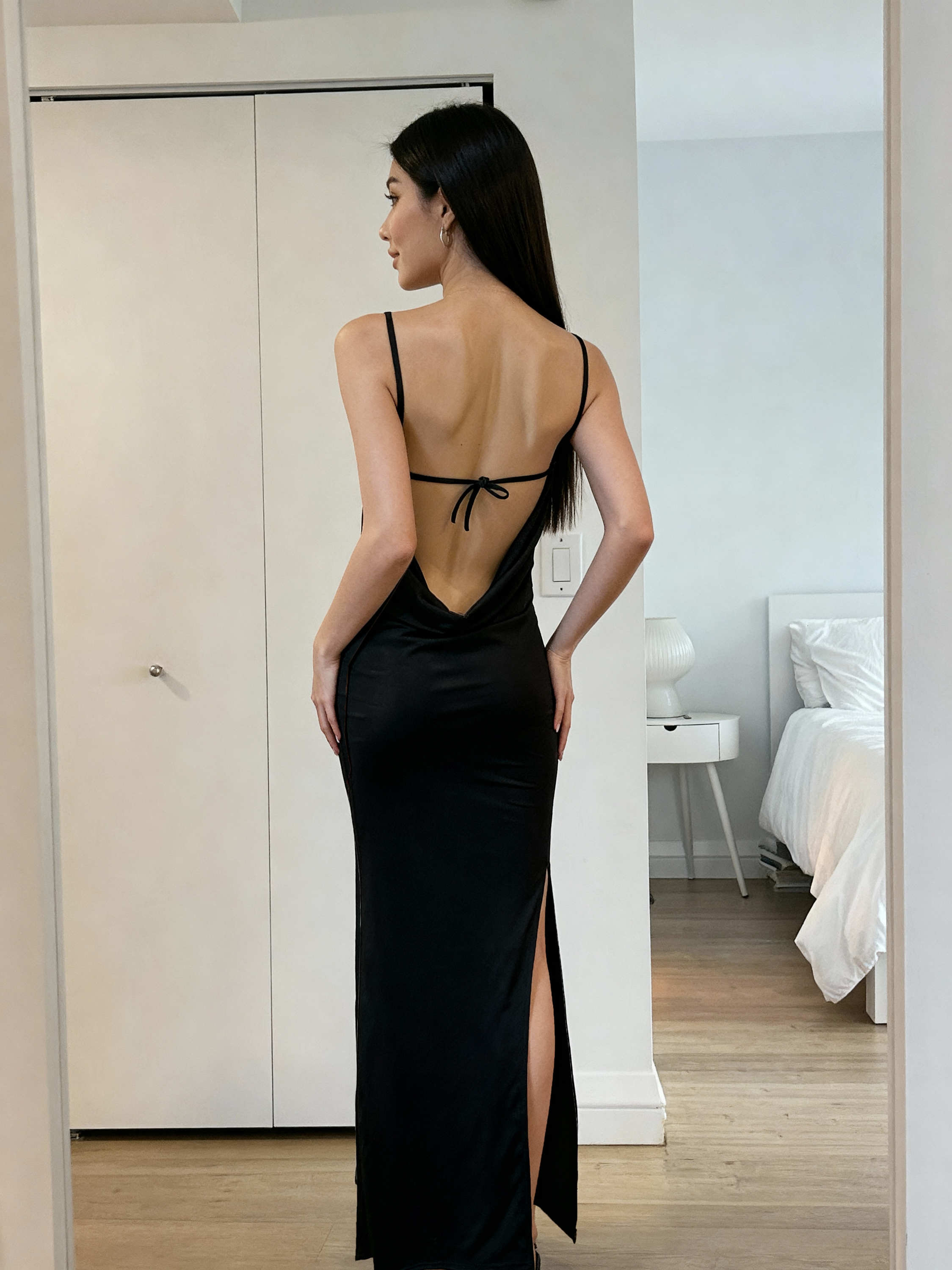 VESTIDO MICROFIBRA LARGO BUCHE ESPALDA Y TAJO COSTADO