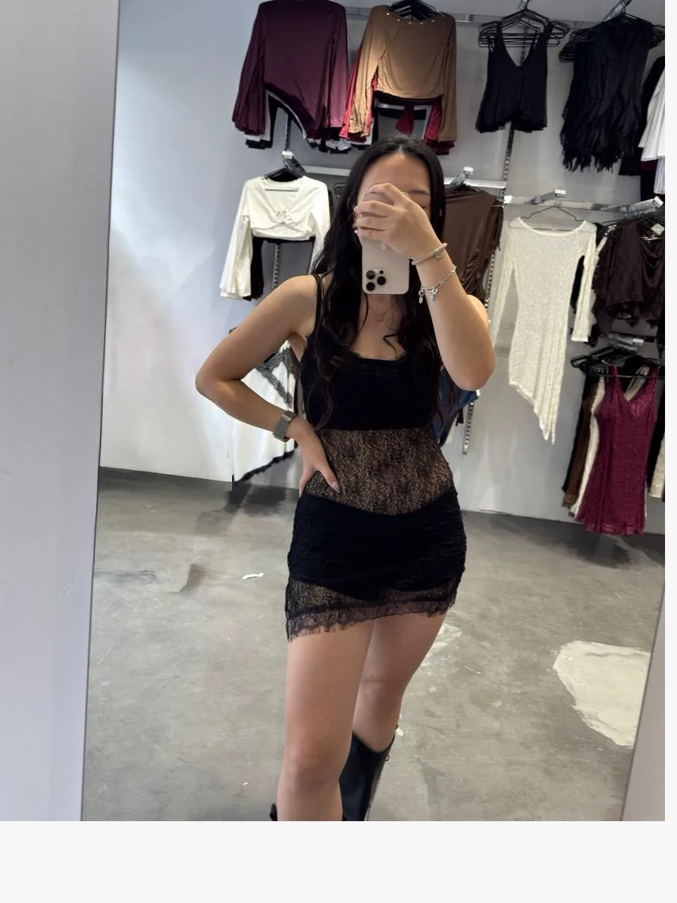 VESTIDO ENCAJE EN V Y PUNTILLA