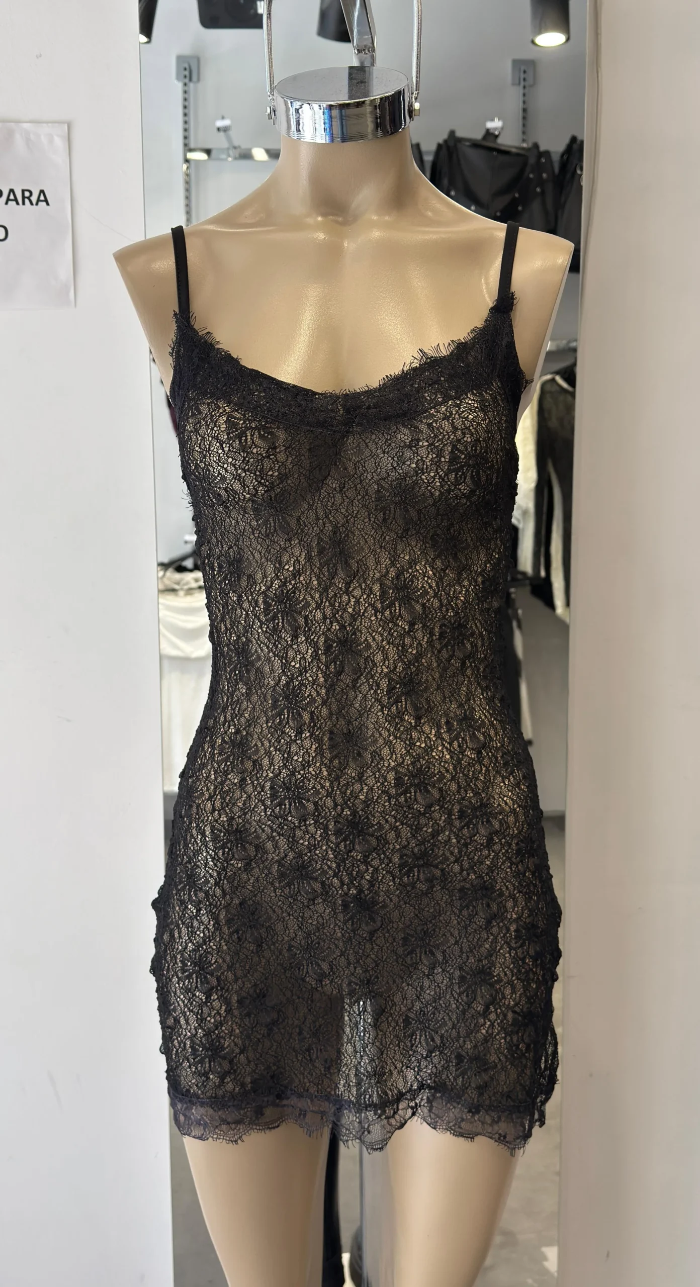 VESTIDO ENCAJE EN V Y PUNTILLA