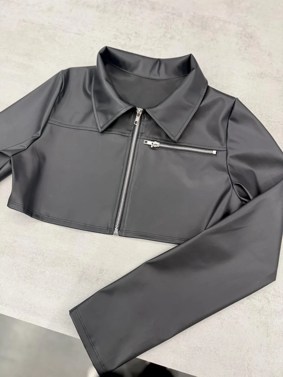 CAMPERA CUERINA CORTA 2 CIERRES