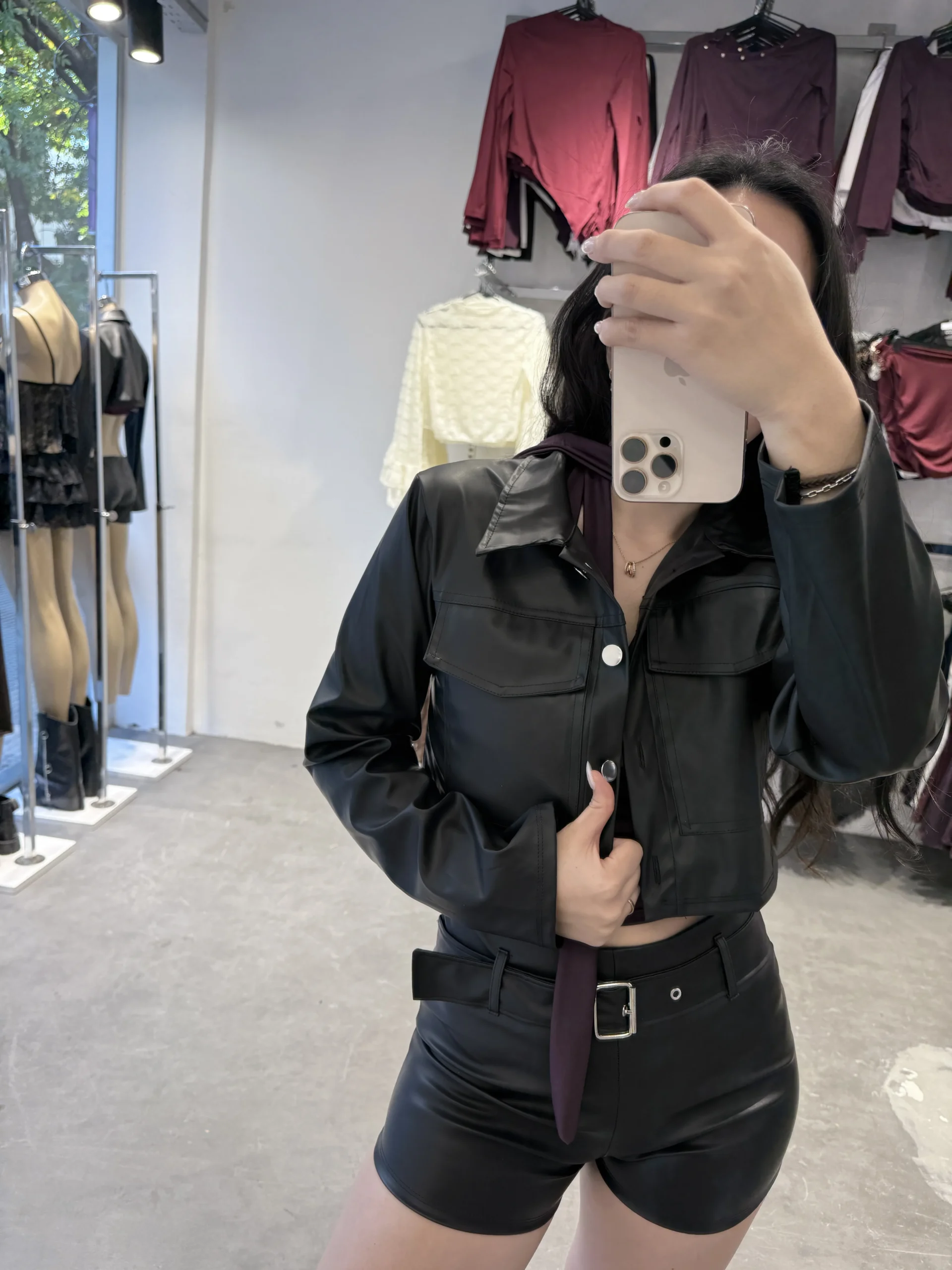 CAMPERA CUERINA BOTON