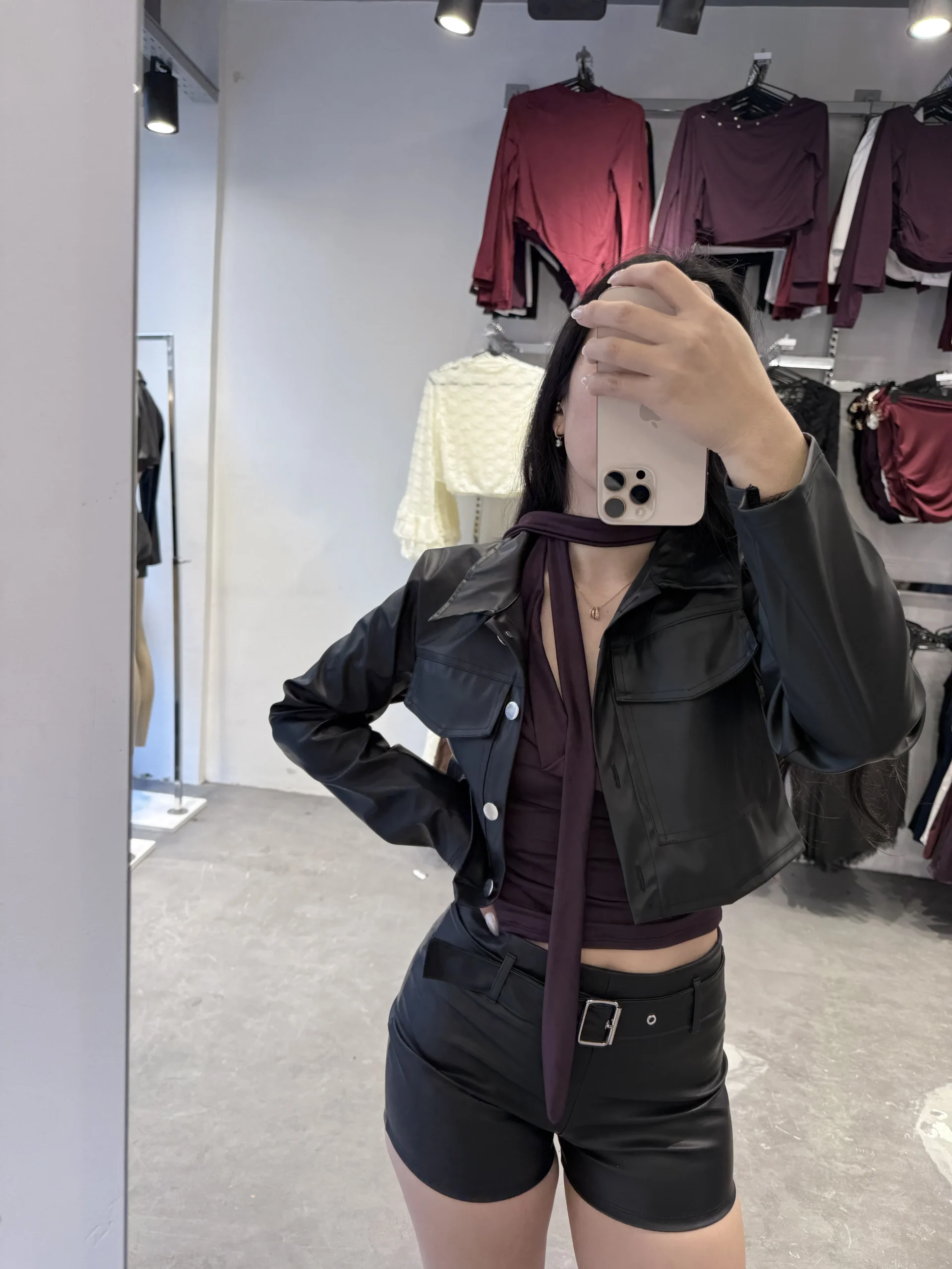 Alternative view of CAMPERA CUERINA BOTON