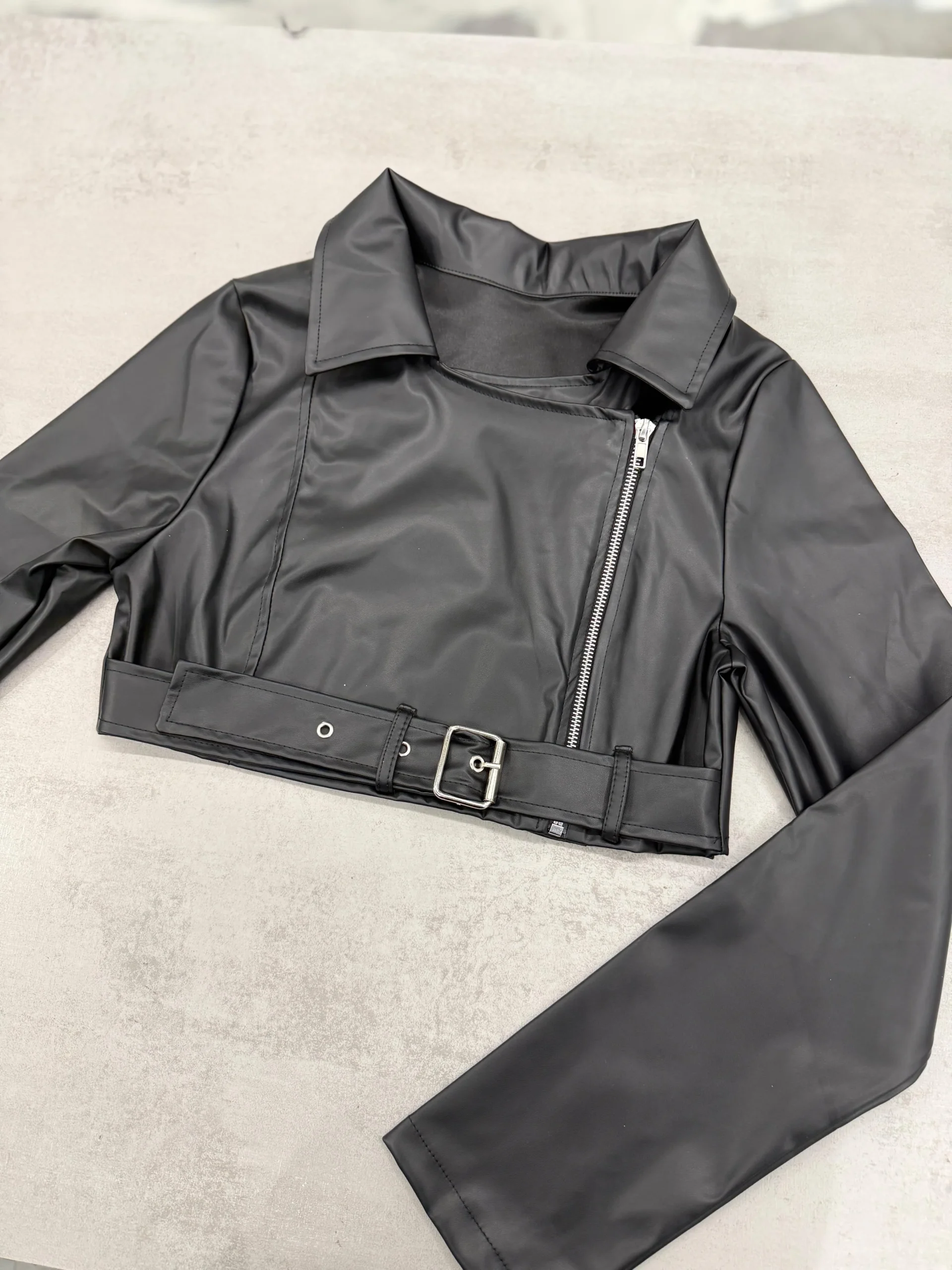 CAMPERA CUERINA HEBILLA