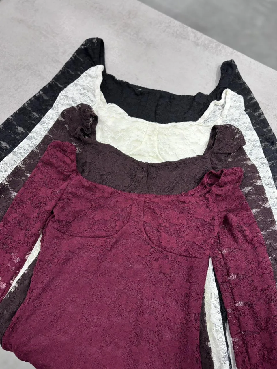 Alternative view of VESTIDO DE ENCAJE MANGA PRINCESA
