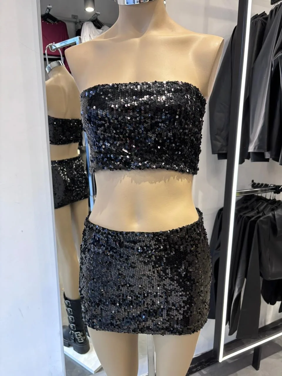 Alternative view of POLLERA LENTEJUELA TINI
