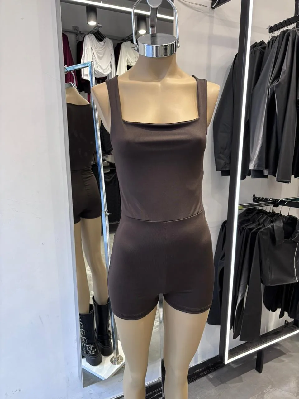 Alternative view of CATSUIT MICROFIBRA ESCOTE CUADRADO