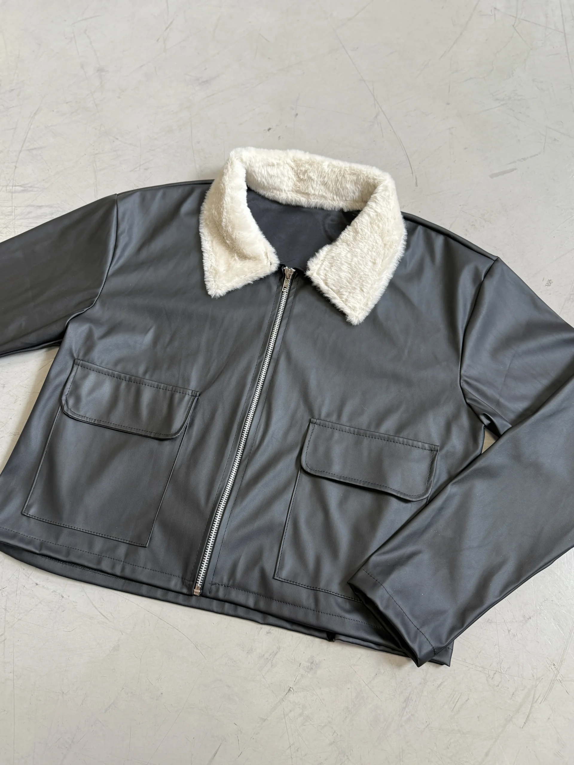 Alternative view of CAMPERA CUERINA CUELLO PIEL