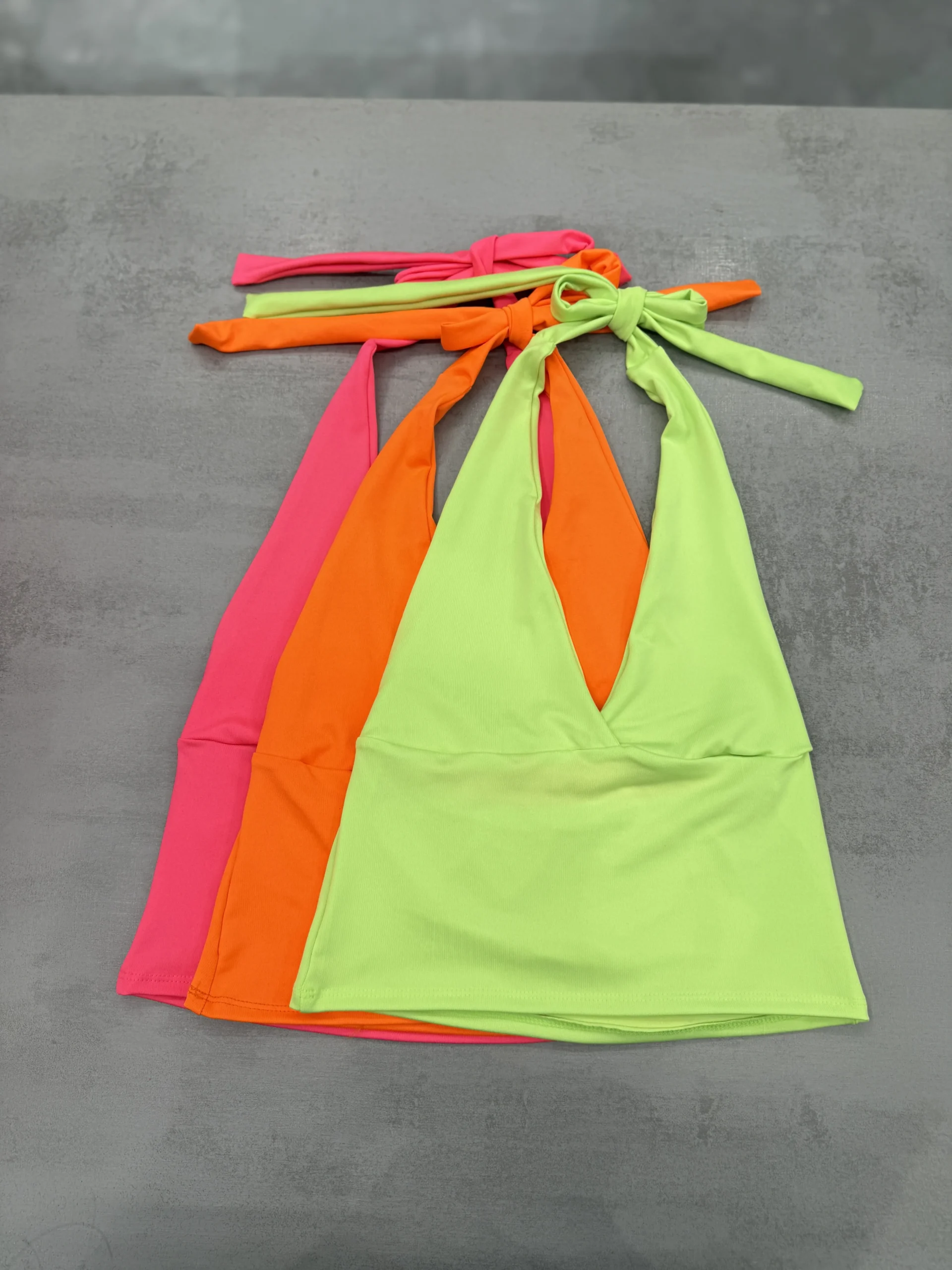 TOP MICROFIBRA FLUO EN V - Image 4