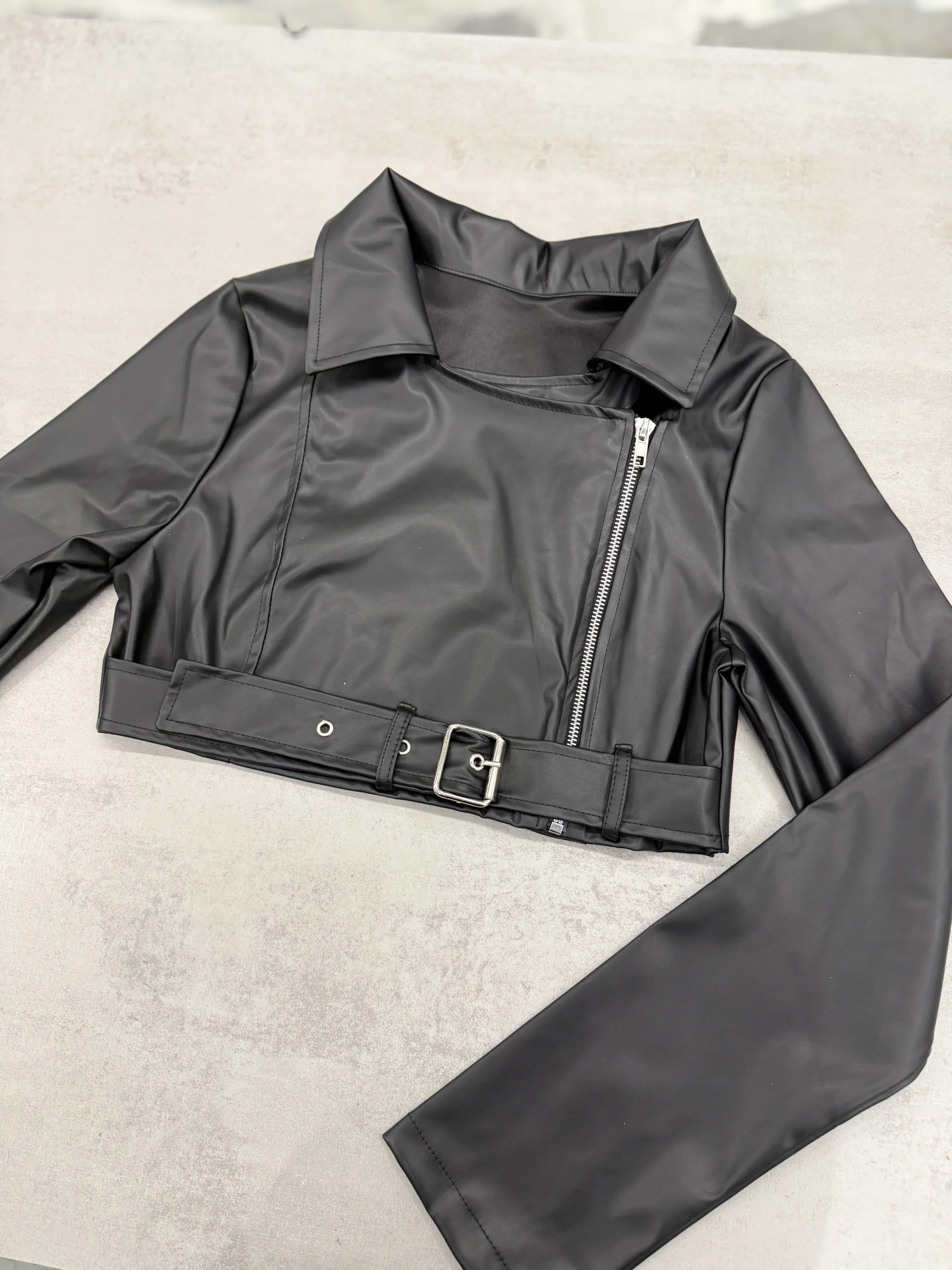CAMPERA CUERINA HEBILLA
