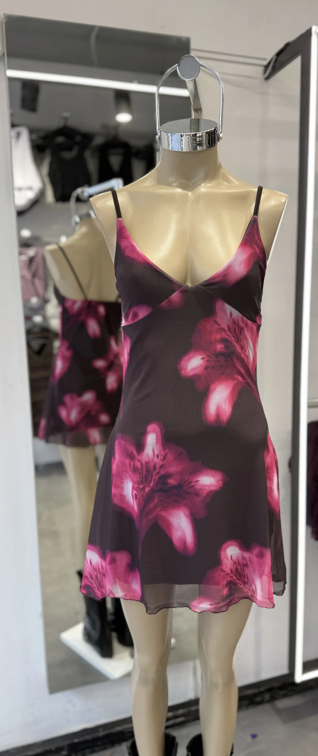 Alternative view of VESTIDO TUL FLOR EN V