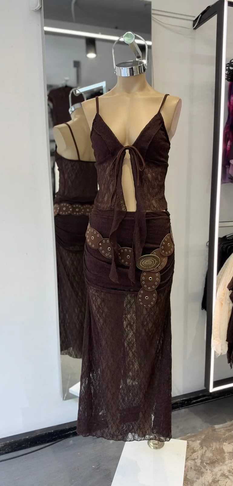 Alternative view of POLLERA ENCAJE LARGA